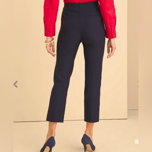 Chico’s Brigitte Straight Leg Crops - Picture 1 of 3